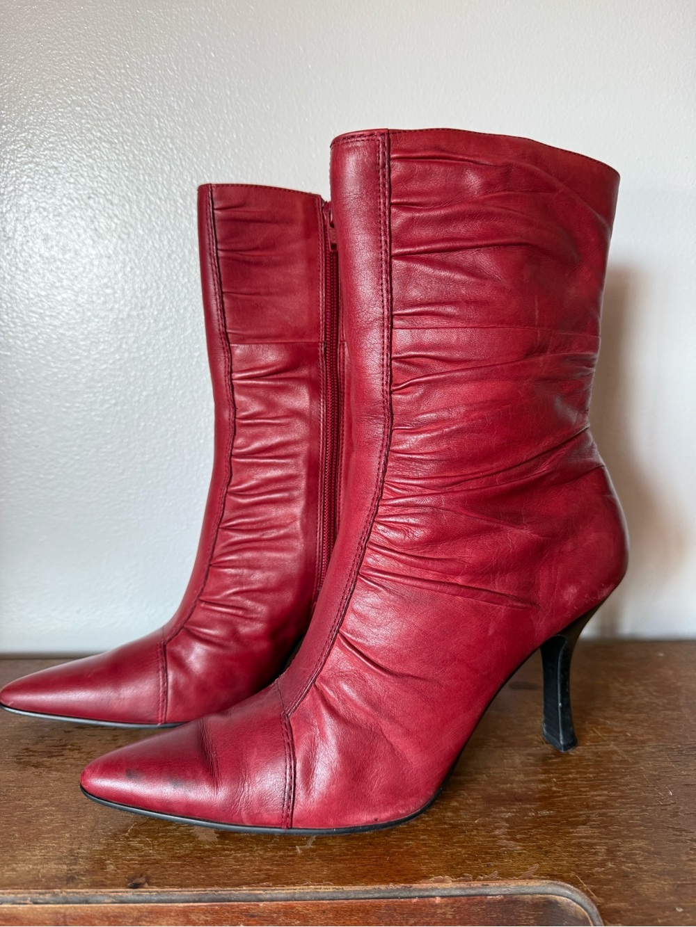 Apostrophe Red Ruched Leather Pointed Toe Ankle Boots Size 10 Vintage Y2K - Picture 1 of 10